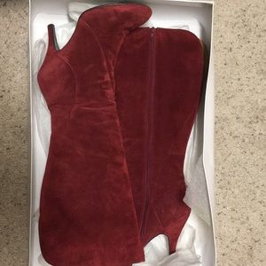 Beautiful suede boots worn 4 times